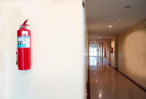 Sistema de sprinklers como solução de segurança contra incêndio.